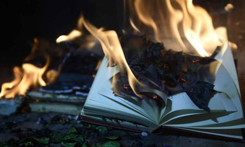 India: Radicales golpean a cristiano y le queman la Biblia