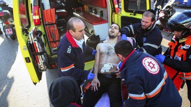 Palestino apuñala a dos policías israelíes en Jerusalén