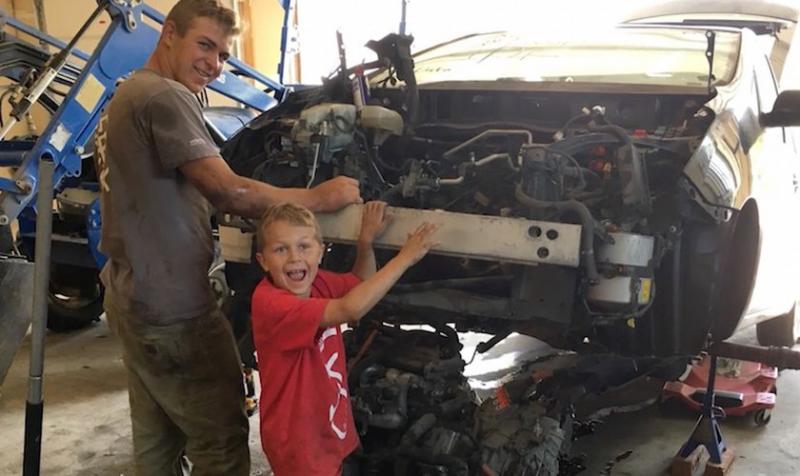 Niño que levantó carro para salvar a su padre dice que fue ayudado por ángeles