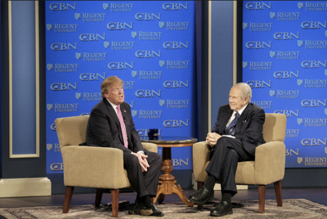 Pat Robertson cree que hay una furiosa batalla espiritual contra Trump
