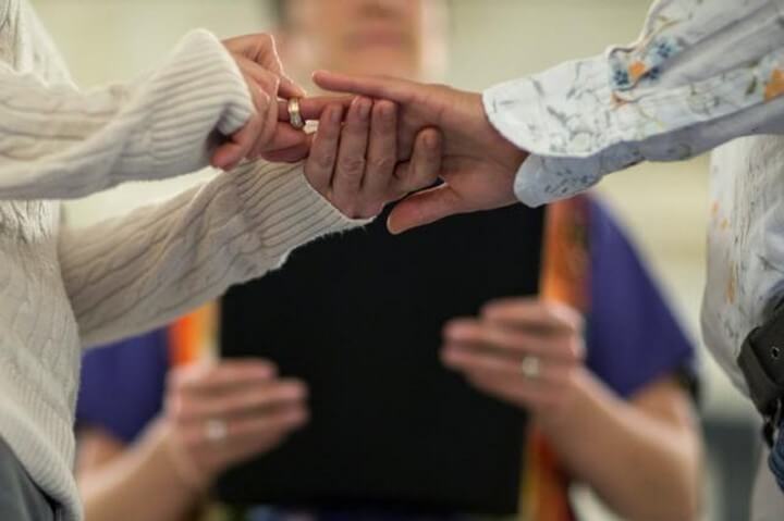 Iglesia Episcopal de Escocia aprueba matrimonio gay