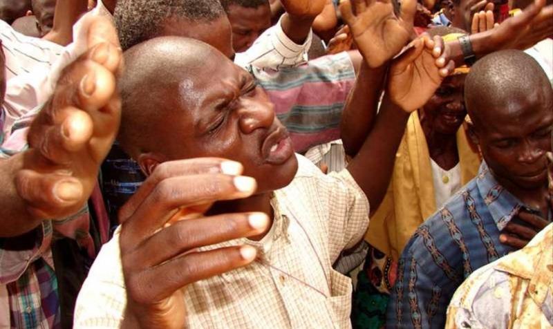 Esto ocurrió cuando nigerianos rompieron vínculos con sectas