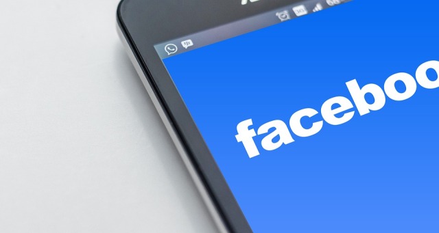 Facebook suspende cuenta de pastor por llamar emoji arco irirs marca de la bestia