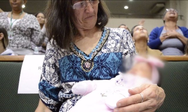 Cristianos convencen a madres para que abandonen el aborto