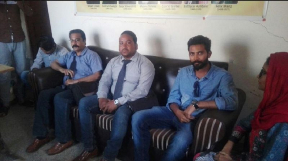 Ocho pastores arrestados en Pakistán por realizar cultos en sus casas