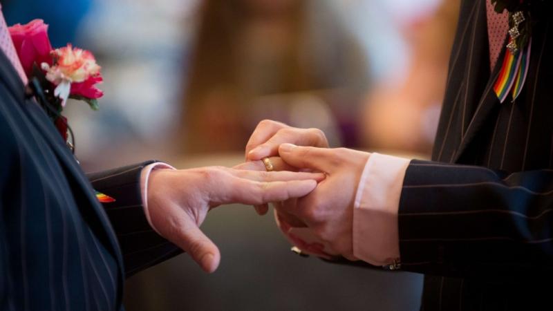 Iglesia Presbiteriana EE.UU. cambia liturgia para celebrar matrimonio gay