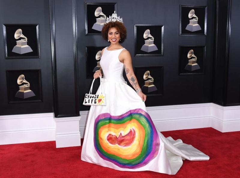 Cantante hace campaña contra aborto en premios Grammy