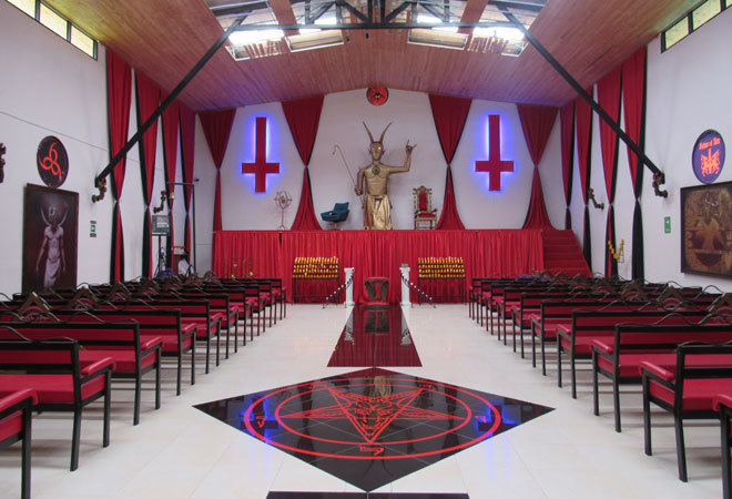 Colombianos se unen para protestar contra templo de Lucifer