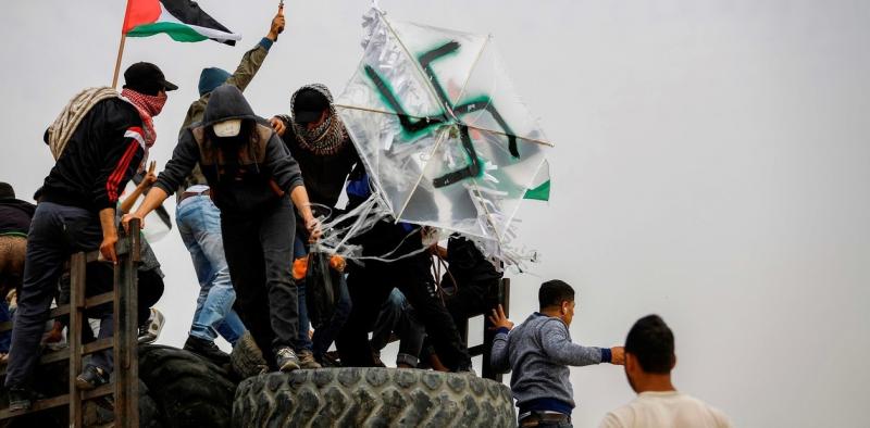 Palestinos usan bombas incendiarias para destruir plantaciones en Israel