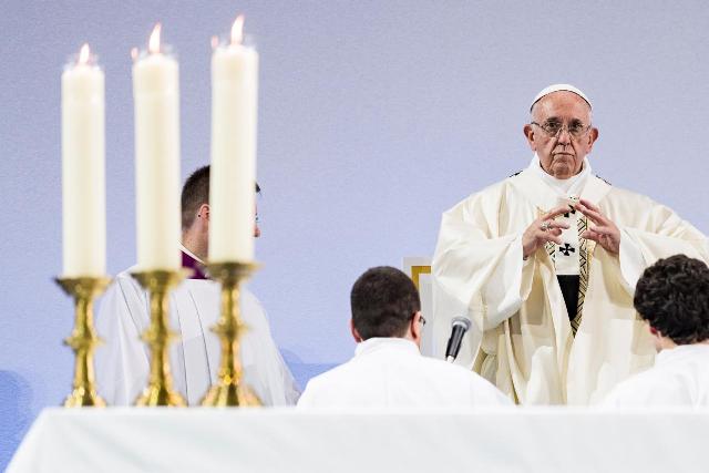 Papa pide a católicos y evangélicos “derribar las barreras” de 500 años