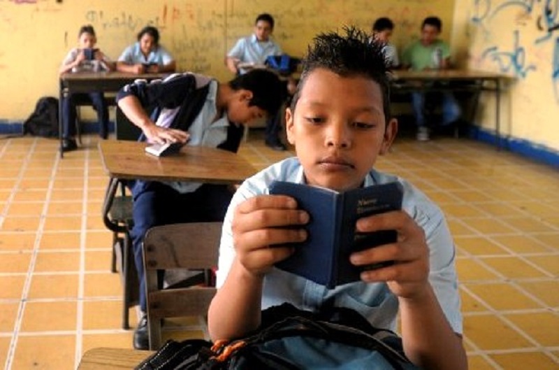 Lectura e instrucción de la Biblia será obligatoria en República Dominicana