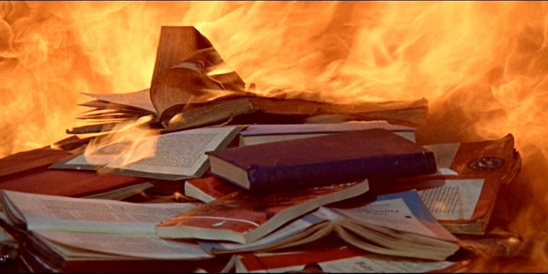 China igual que los Nazis ”ordena quemar biblias y libros”