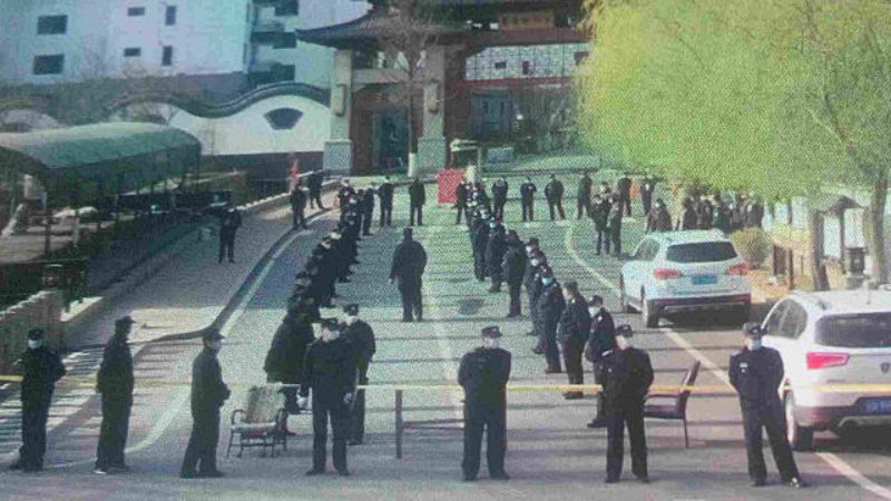 Cientos de policías son enviados a demoler lugares de culto