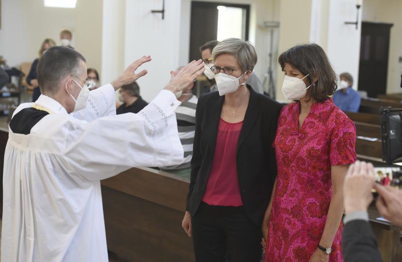 Líderes católicos alemanes bendicen parejas gay