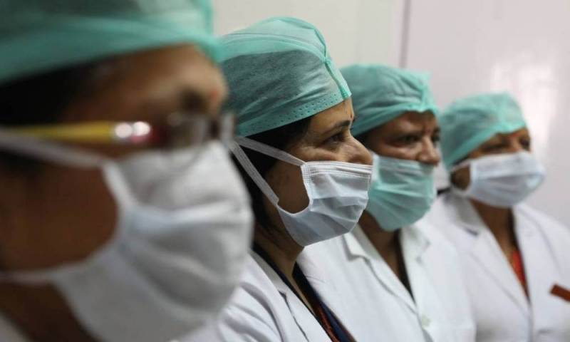 Médicos cristianos piden a las iglesias dejar de reunirse